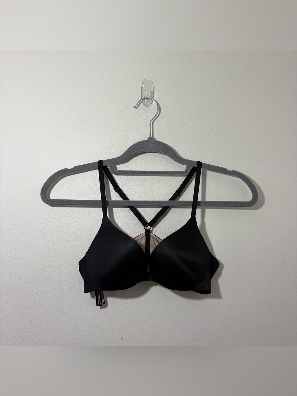 Victoria's Secret “Very Sexy Plunge” black front-clasp push-up bra (32A)